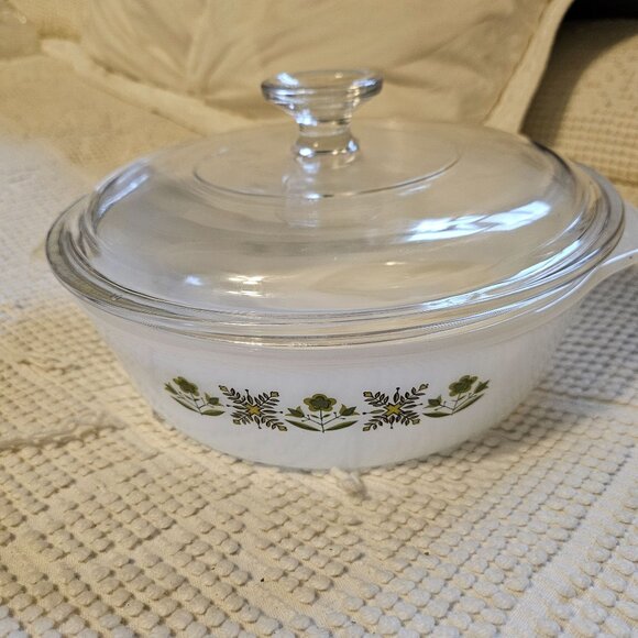 Anchor Hocking Fire King Meadow Green 1.5 quart Casserole dish with Glass Lid - Picture 2 of 5